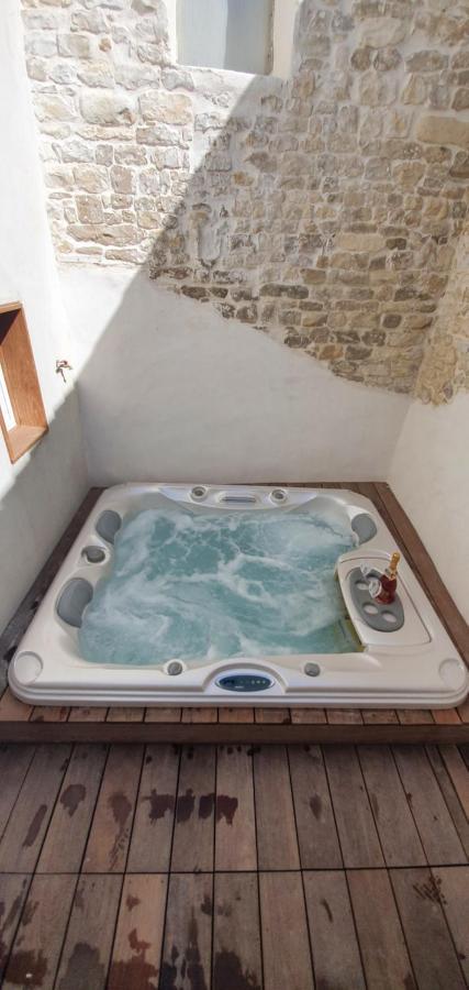 Апартаменти L'Acqua Dolce - La Rochelle - Ile De Re - Jacuzzi Екстер'єр фото
